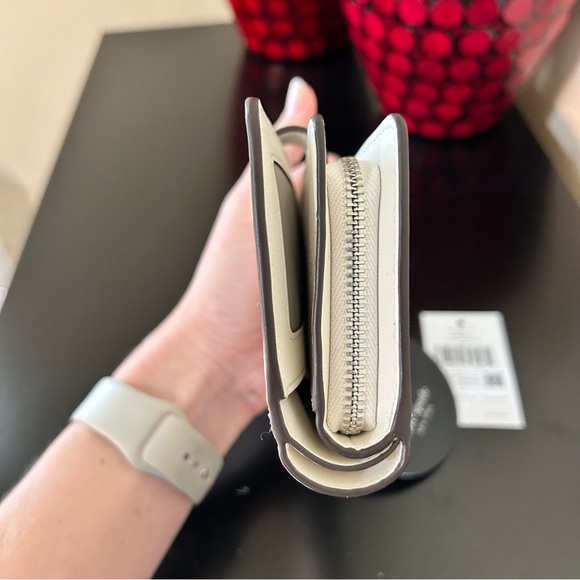 Hello Kitty And Friends x Kate Spade Medium Bifold Wallet Limited Edition - Picture 7 of 17